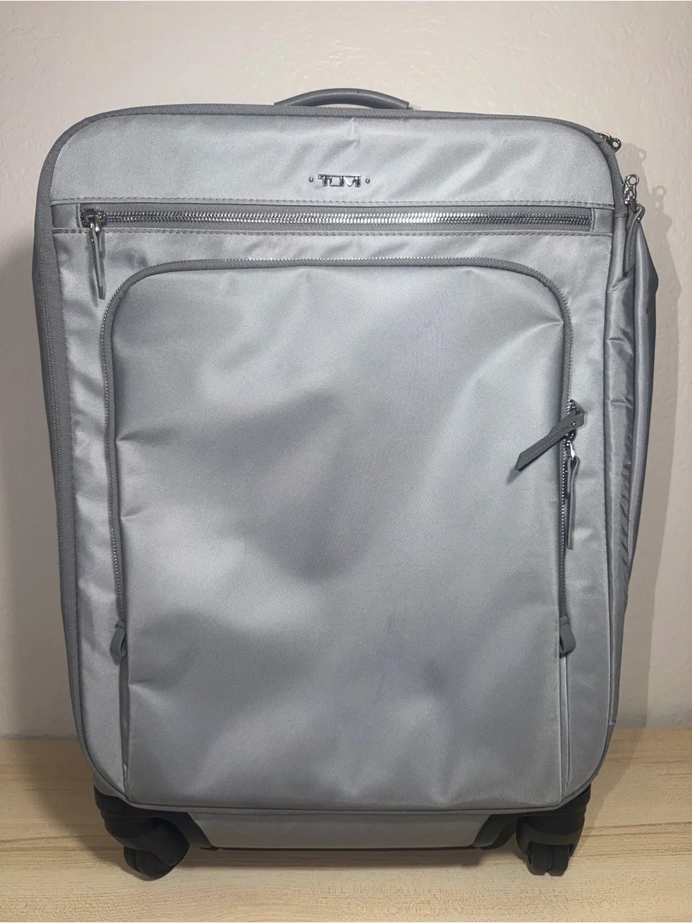 TUMI Voyageur Leger International Expandable 4 Wheel Carry On Suitcase Grey 22
